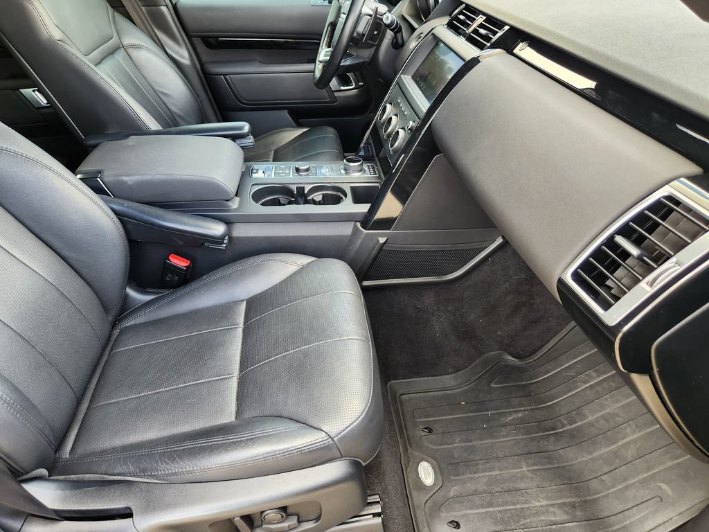 Used 2020 Land Rover Discovery SE AWD/4WD image 14