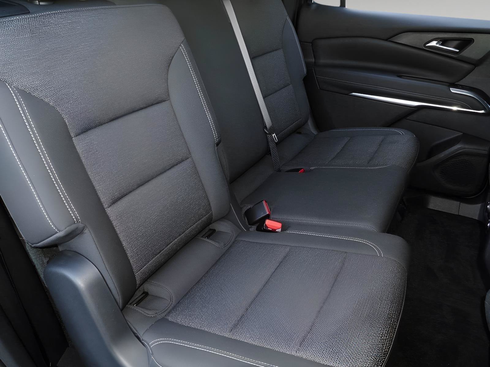 Used 2024 Chevrolet Traverse LS AWD/4WD image 18