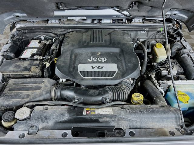 Used 2014 Jeep Wrangler Unlimited Rubicon image 25