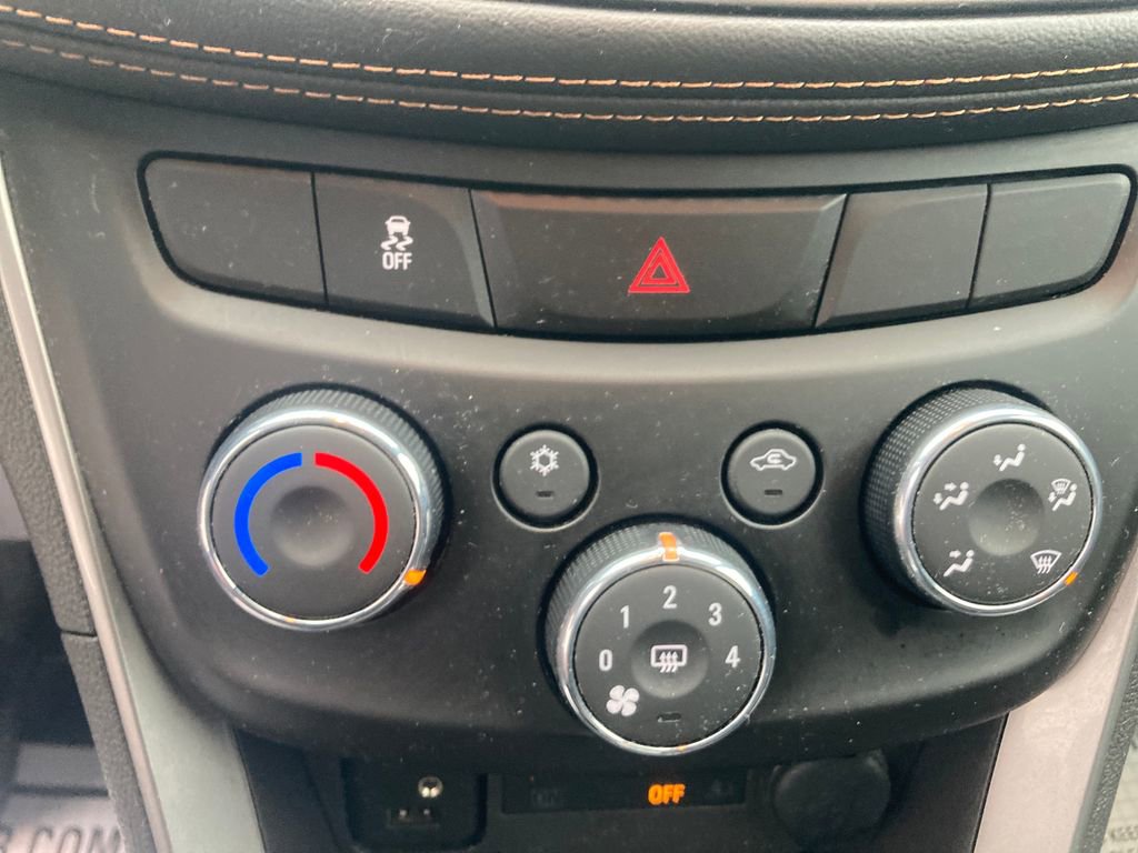 Used 2019 Chevrolet Trax LT w/ LT Convenience Package image 25