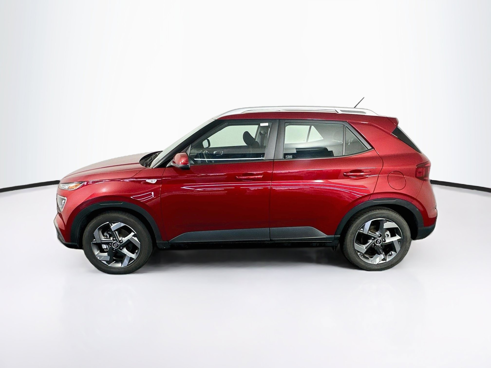 Used 2025 Hyundai Venue SEL FWD image 4