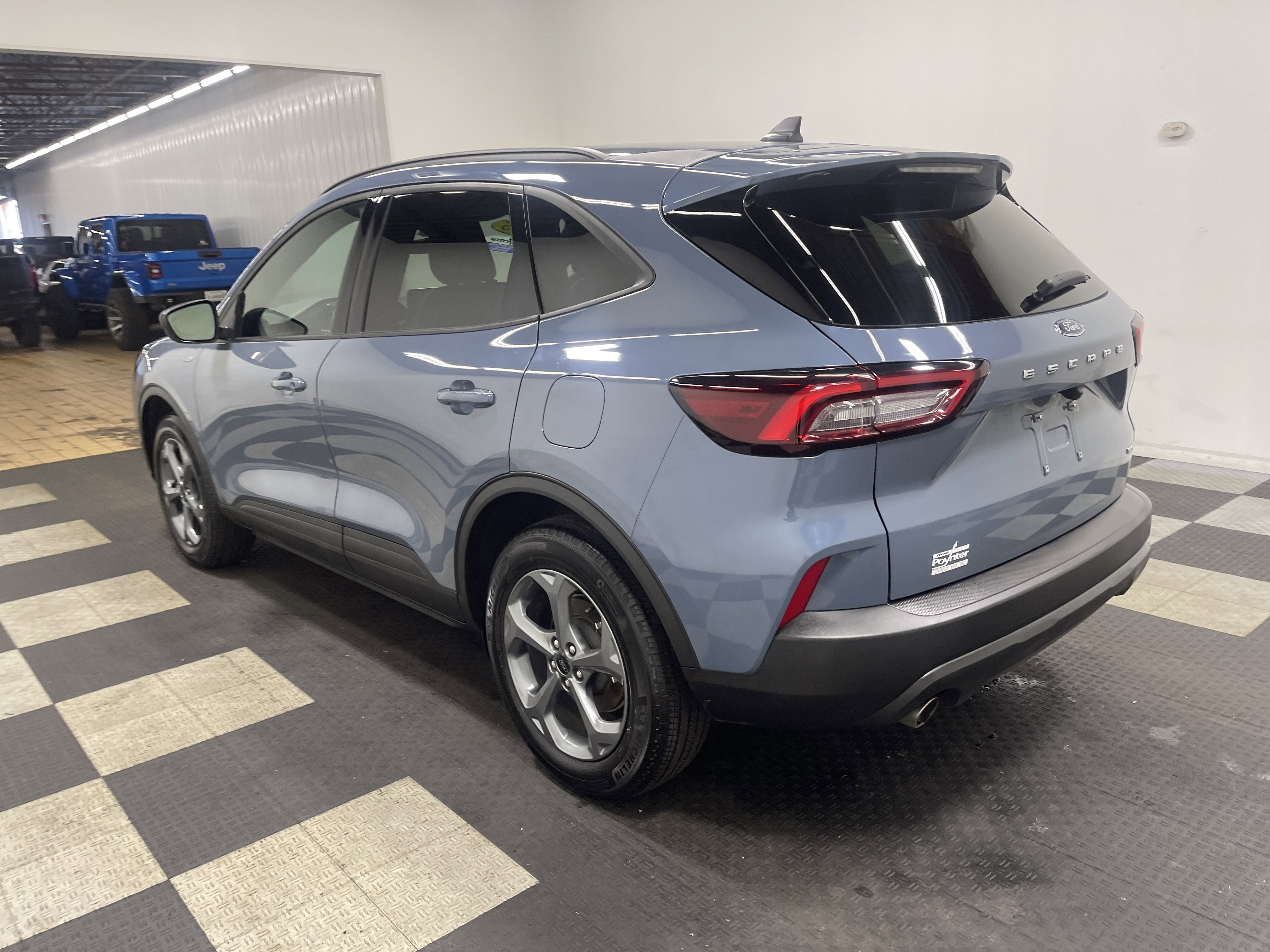 Used 2025 Ford Escape ST-Line image 2