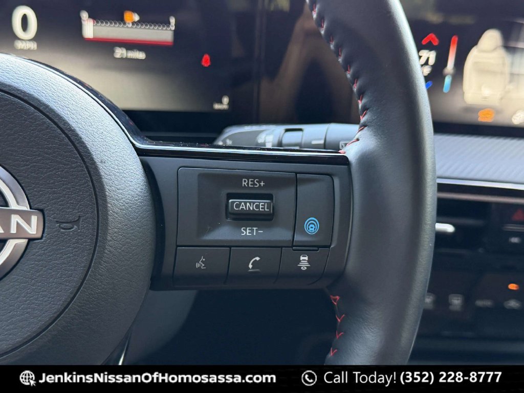 Used 2025 Nissan Kicks SR w/ SR Premium Package FWD image 33