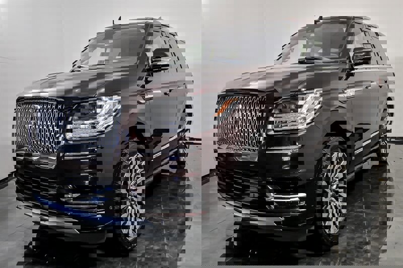 Used 2019 Lincoln Navigator Reserve image 5