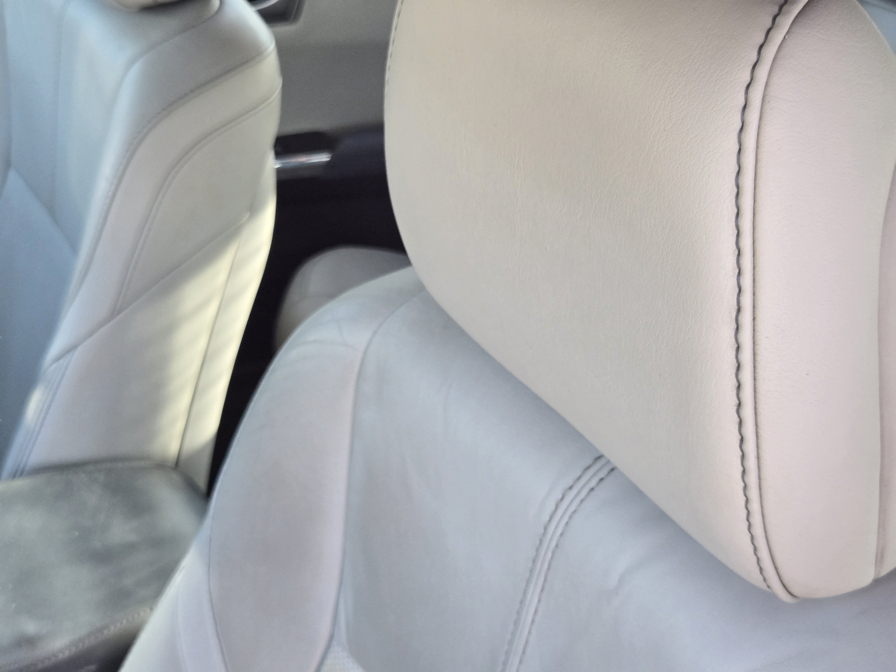 Used 2014 Toyota Avalon Limited w/ Technology Package FWD image 11