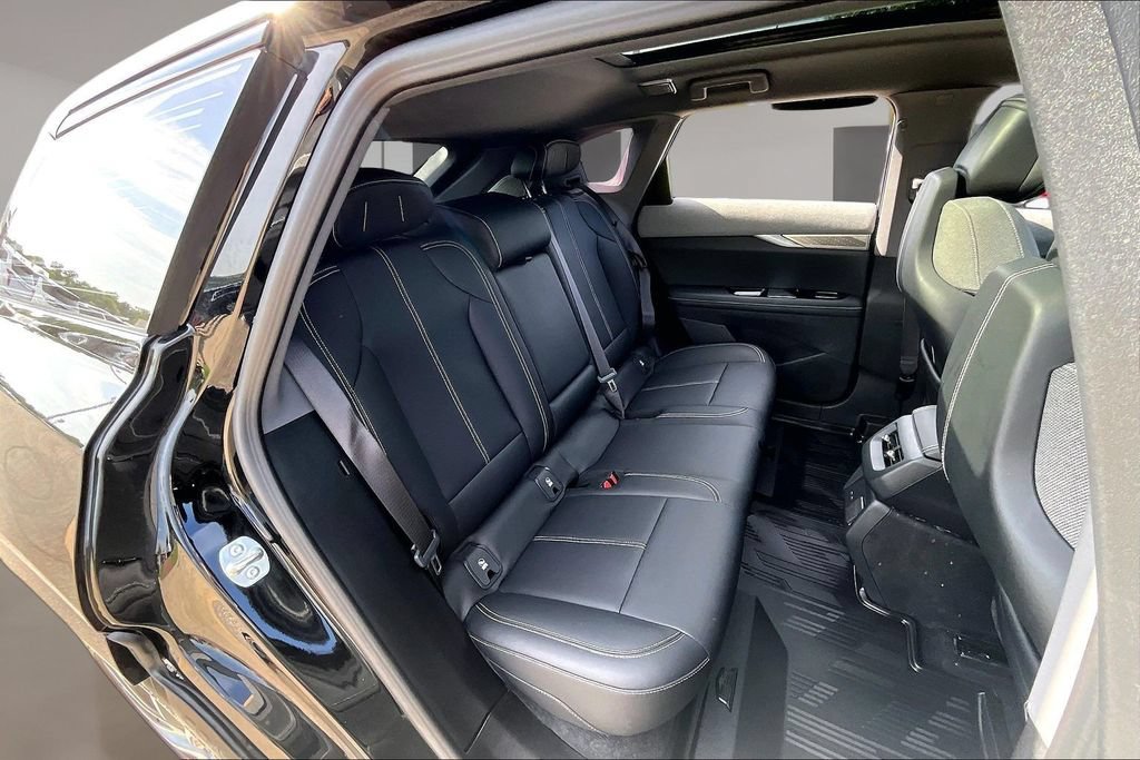 Certified 2025 Cadillac Optiq Sport 1 AWD/4WD image 29