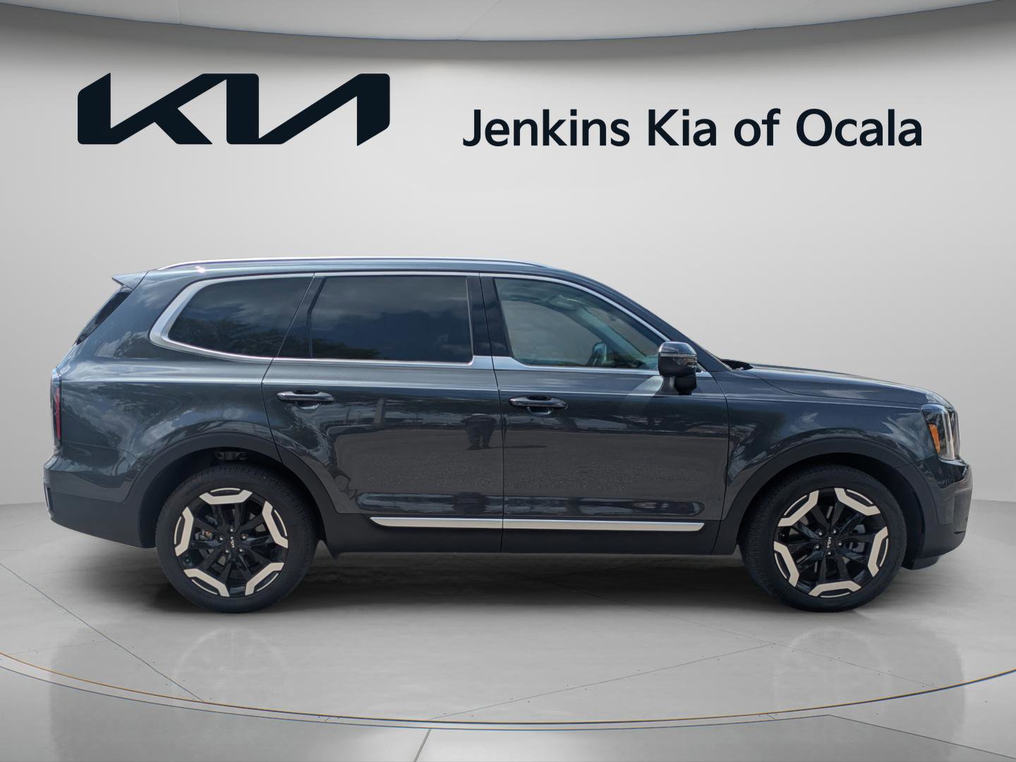 Certified 2024 Kia Telluride EX image 2