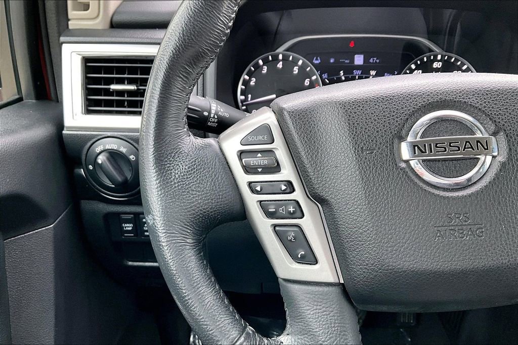 Used 2020 Nissan Titan SV w/ SV Convenience Package image 12