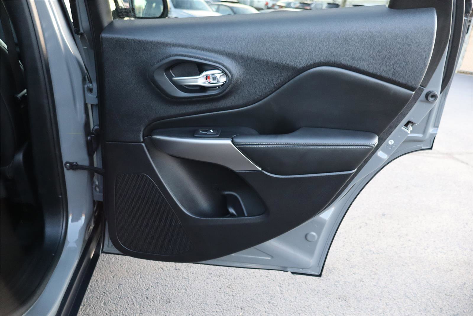 Used 2021 Jeep Cherokee Latitude Lux w/ Sun & Sound Group image 31