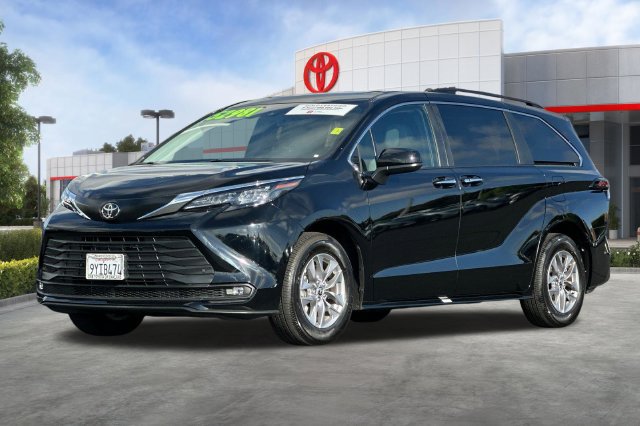 Certified 2026 Toyota Sienna XLE FWD image 10