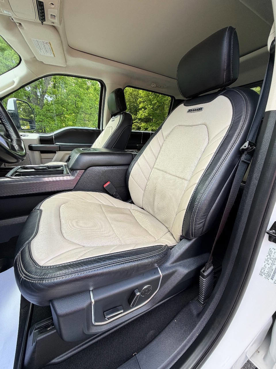 Used 2020 Ford F350 Limited AWD/4WD image 29