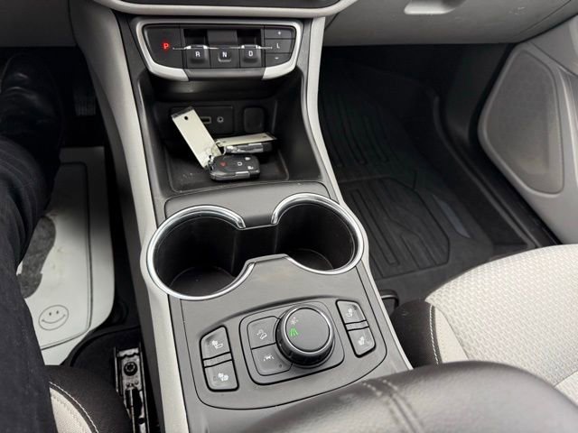 Used 2023 GMC Terrain SLE w/ Driver Convenience Package image 9