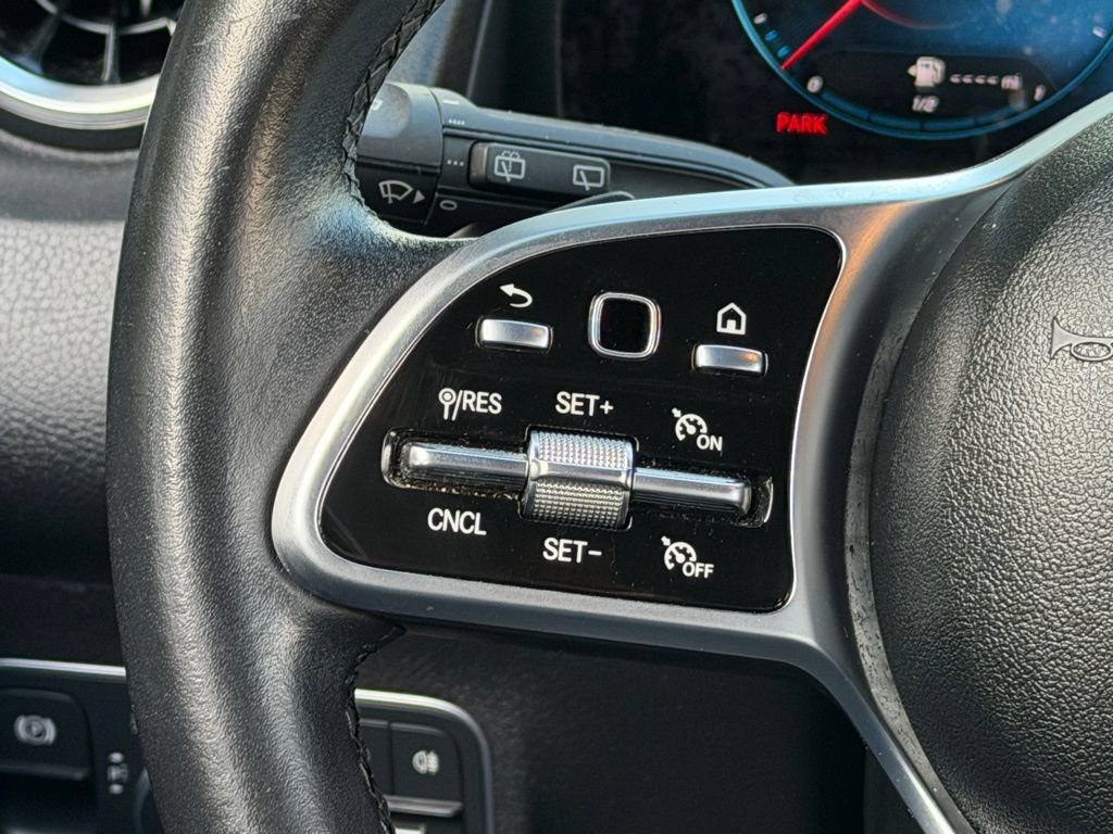 Used 2023 Mercedes-Benz GLB 250 w/ Premium Package image 43