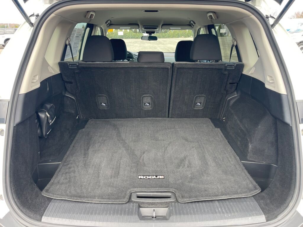 Used 2023 Nissan Rogue SV image 24