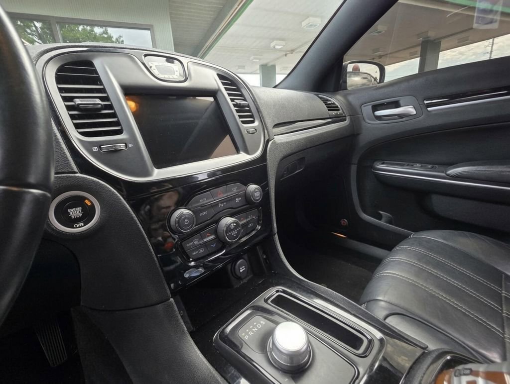 Used 2017 Chrysler 300 S w/ 300S Premium Group RWD image 11