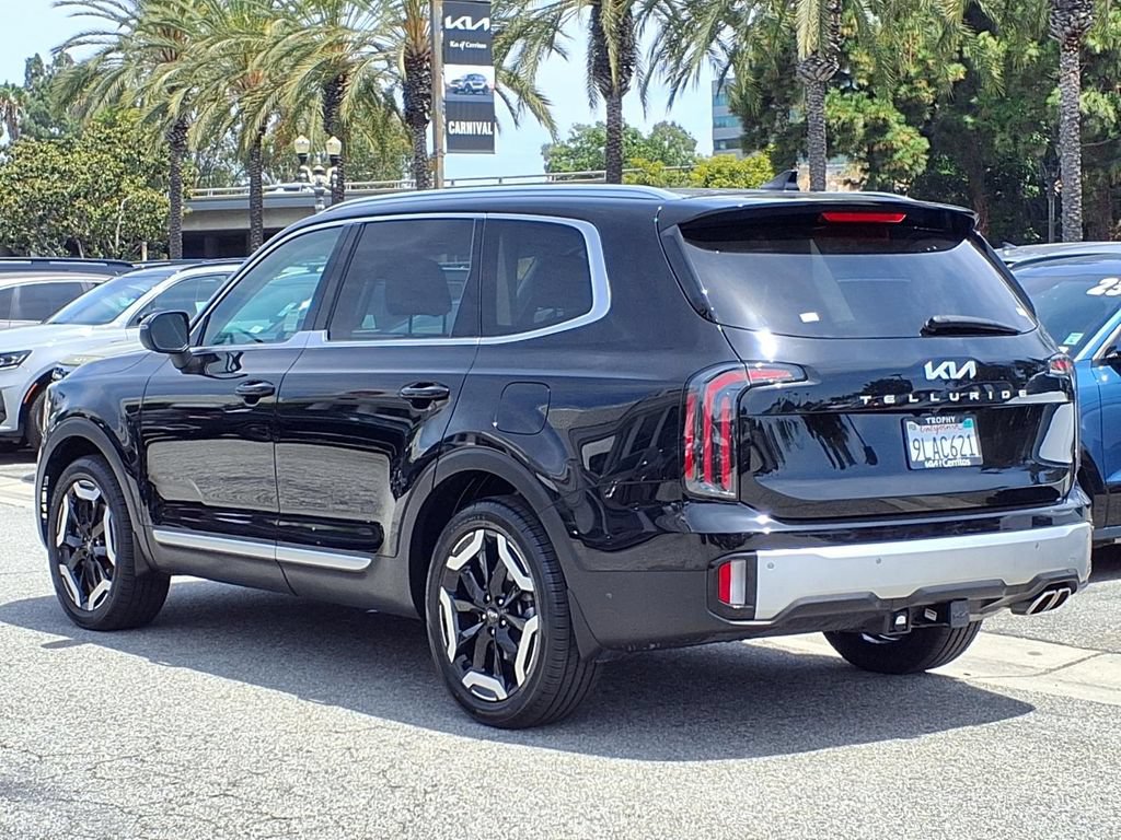 Certified 2024 Kia Telluride EX w/ EX Captain's Chair Package FWD image 4