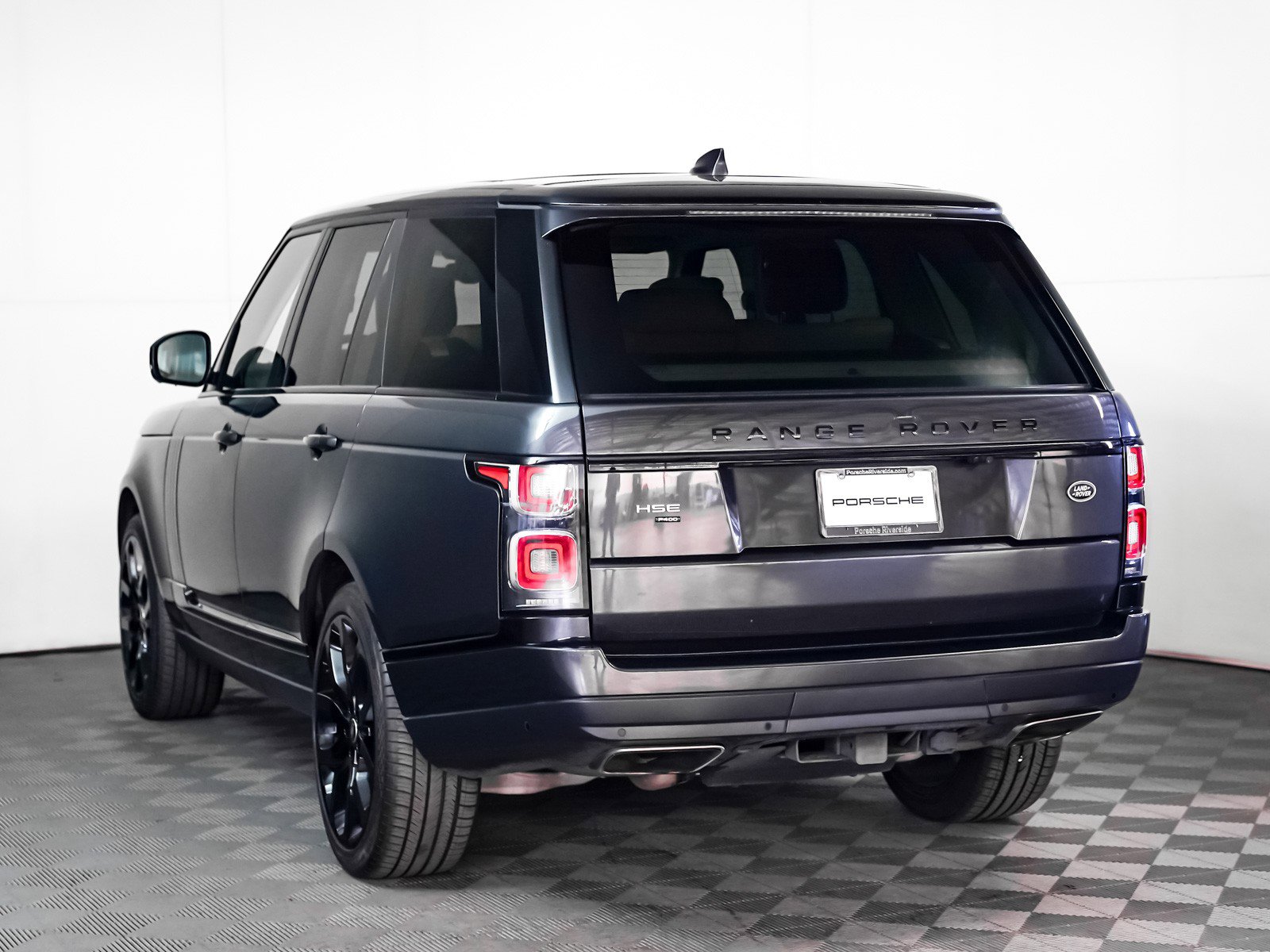 Used 2020 Land Rover Range Rover HSE image 2