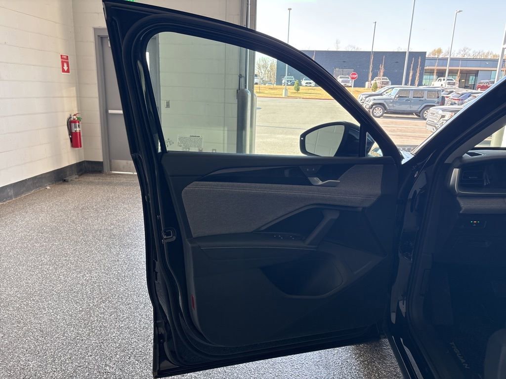 New 2026 Volkswagen Tiguan S AWD/4WD image 10
