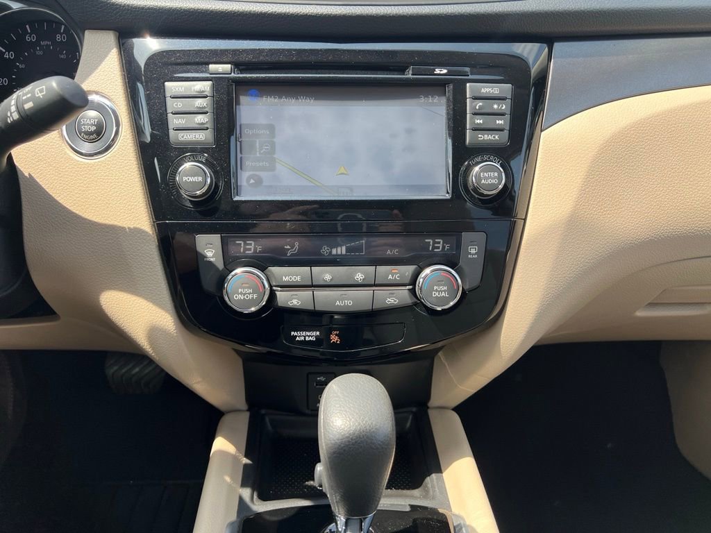 Used 2016 Nissan Rogue SV w/ SV Premium Package FWD image 29