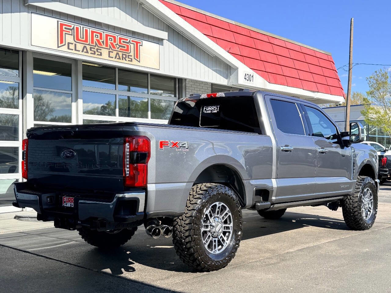 Used 2025 Ford F250 Lariat w/ Lariat Ultimate Package image 3