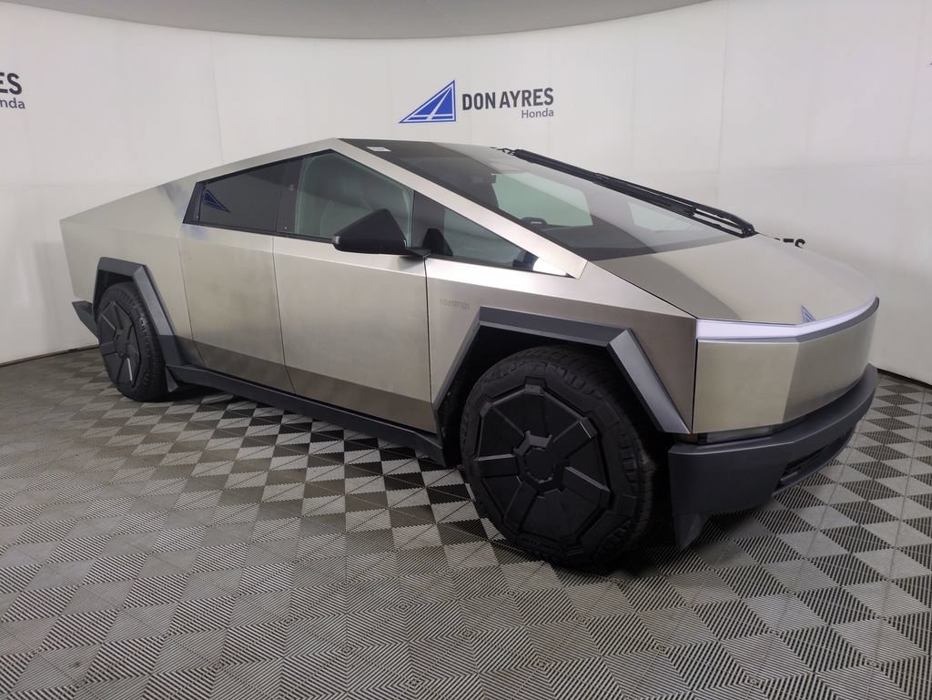 Used 2024 Tesla Cybertruck AWD Crew Cab image 9