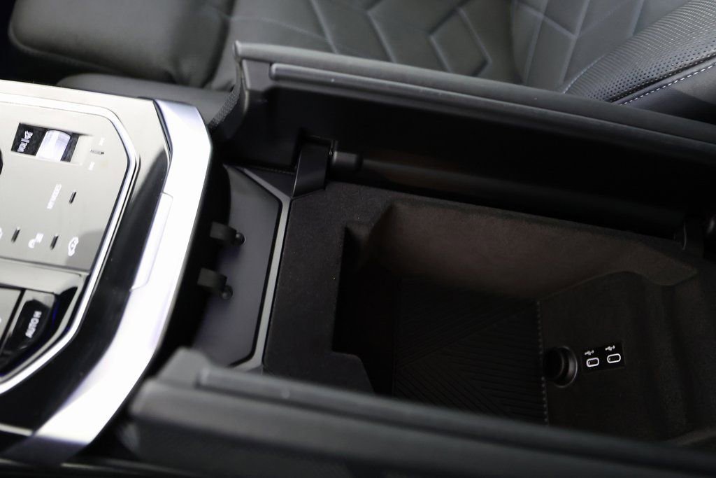 Used 2023 BMW i7 xDrive60 image 47