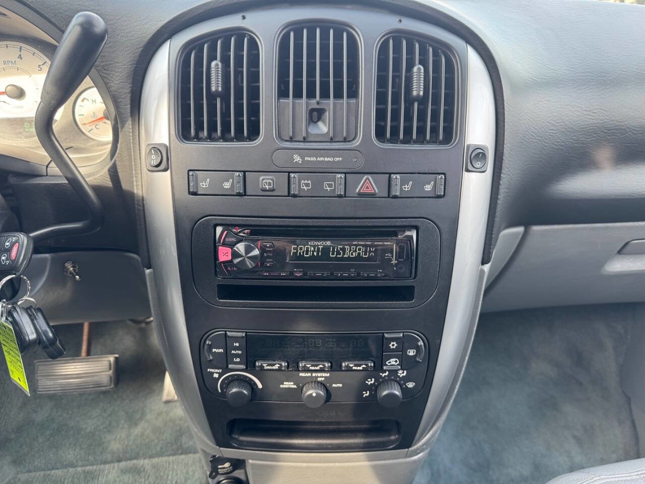 Used 2005 Chrysler Town & Country Touring w/ Leather Interior Group image 6