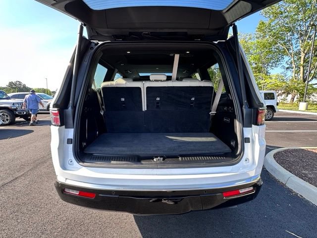 Used 2025 Jeep Wagoneer Series III w/ Premium Group I AWD/4WD image 16