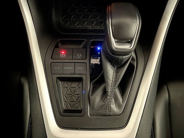 Used 2022 Toyota RAV4 XLE Premium image 21