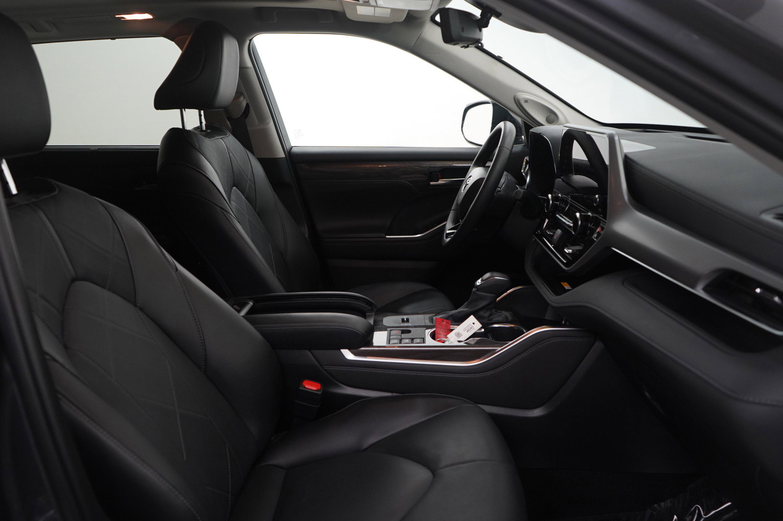 Used 2025 Toyota Highlander Platinum image 10