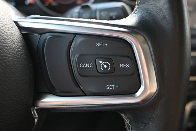Used 2019 Jeep Wrangler Unlimited Sahara AWD/4WD image 37