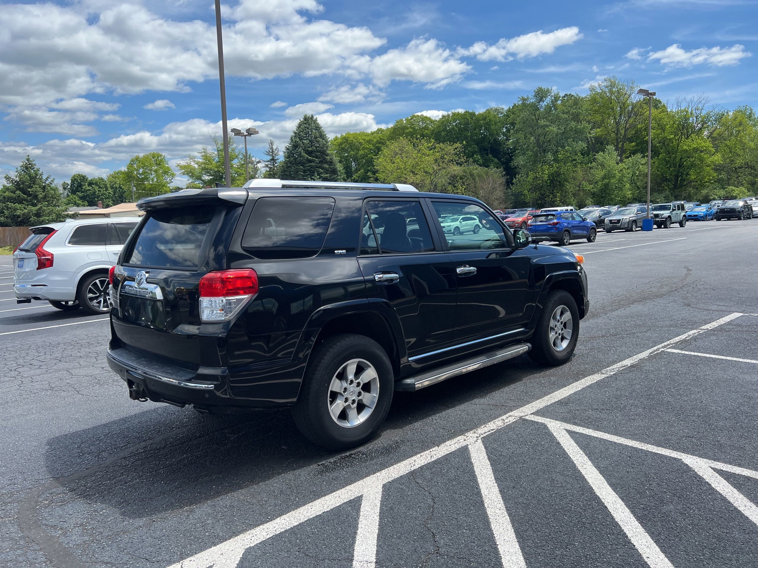 Used 2010 Toyota 4Runner SR5 AWD/4WD image 5