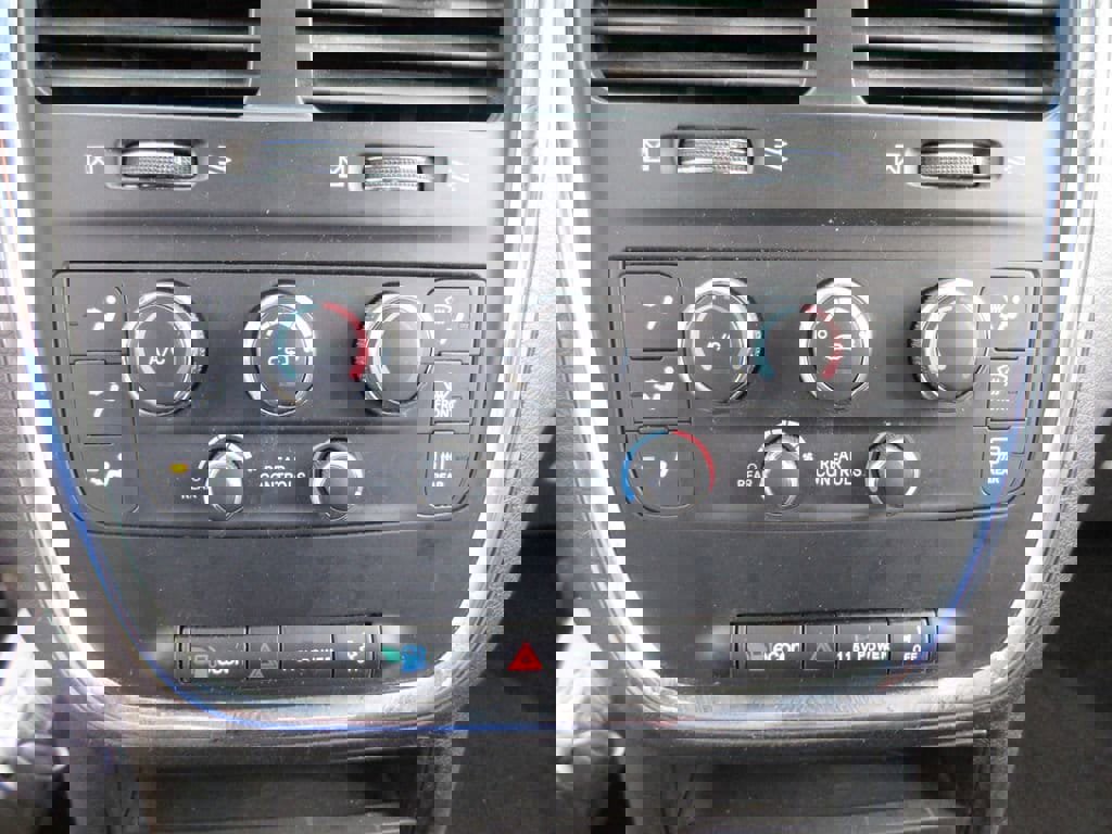 Used 2017 Dodge Grand Caravan SE image 28