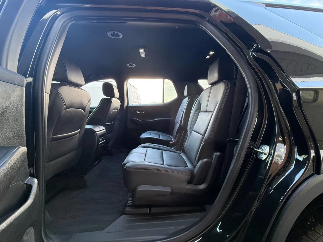 Used 2023 Chevrolet Traverse RS image 8