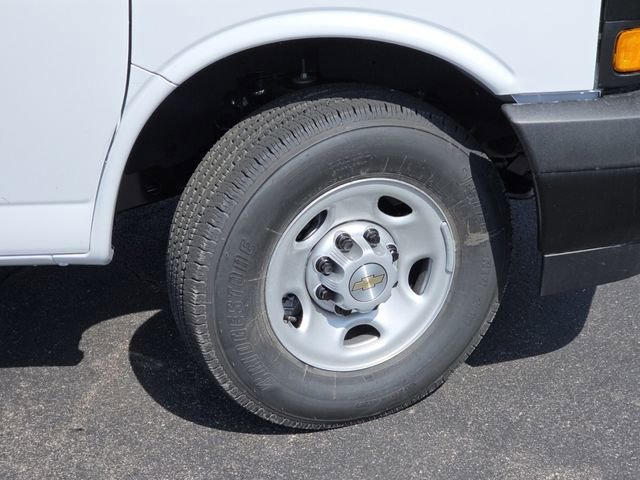 New 2026 Chevrolet Express 2500 w/ Driver Convenience Package RWD image 18