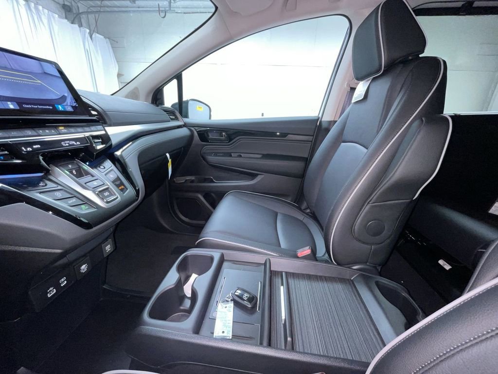 New 2026 Honda Odyssey Touring image 4