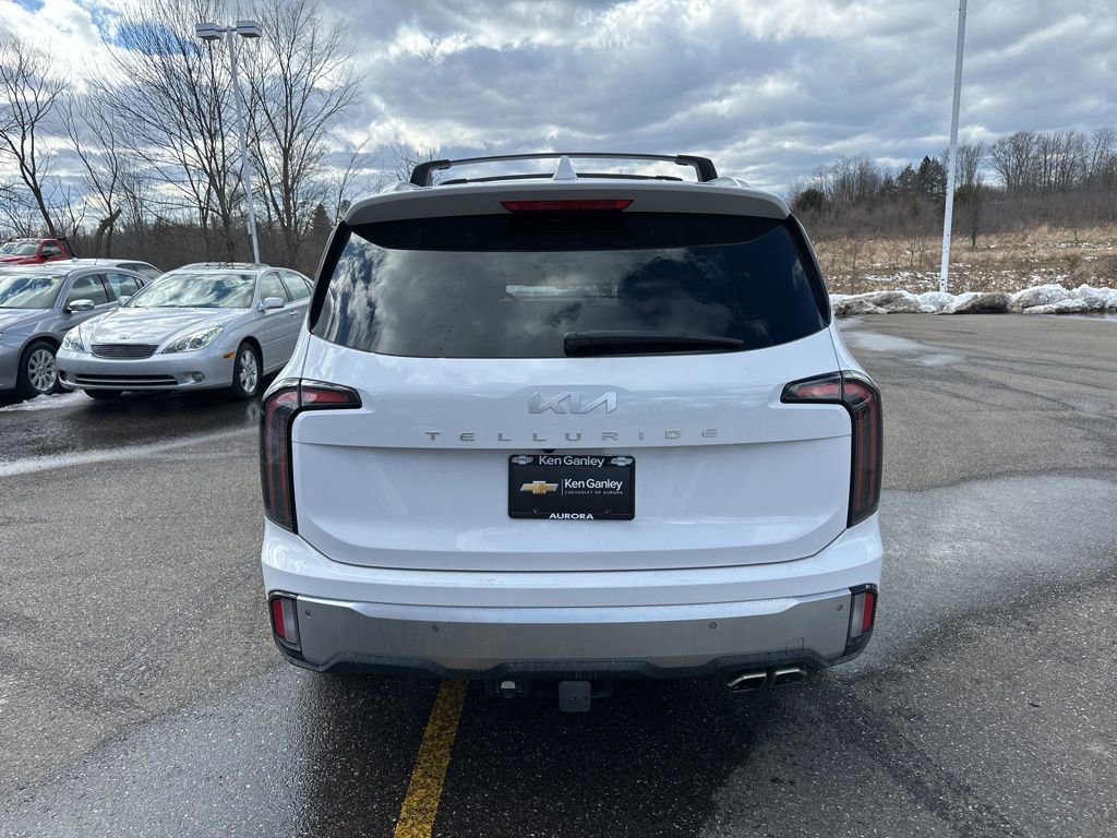 Used 2024 Kia Telluride EX w/ EX Captain's Chair Package image 8