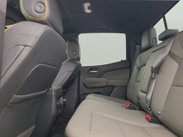 New 2026 Chevrolet Colorado ZR2 w/ Technology Package AWD/4WD image 10