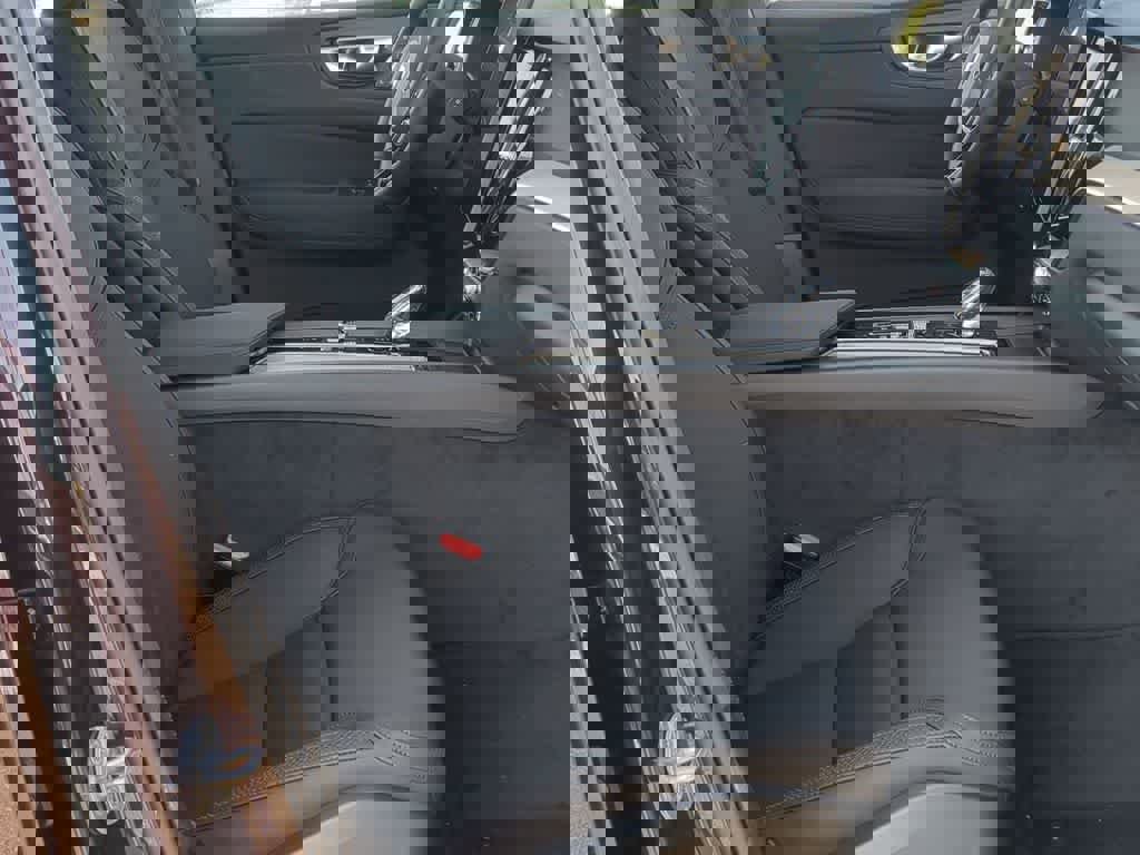 New 2026 Volvo XC60 B5 Plus w/ Protection Package Premier image 20