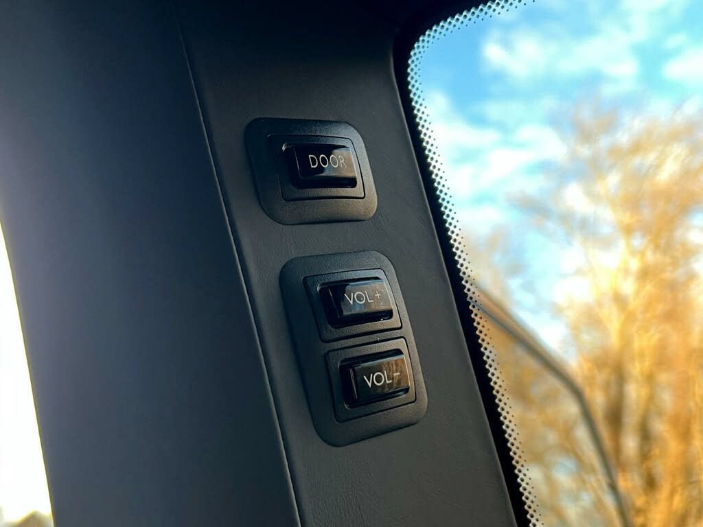 Used 2022 Rolls-Royce Cullinan Black Badge AWD/4WD image 45