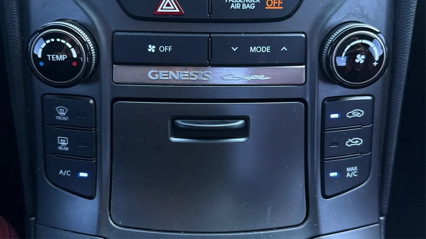 Used 2013 Hyundai Genesis 3.8 RWD image 23