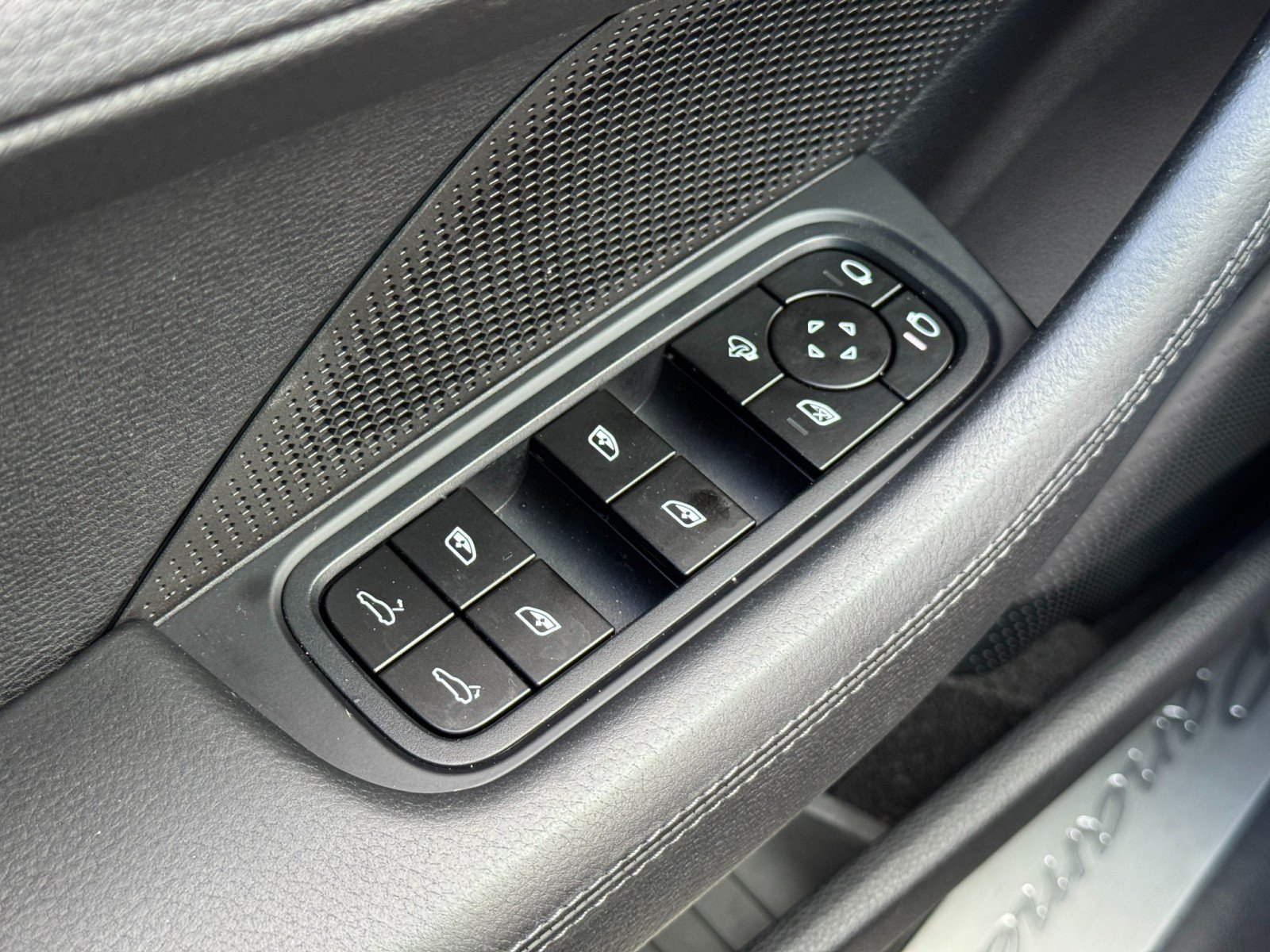 Used 2025 Porsche Panamera w/ Premium Package RWD image 18