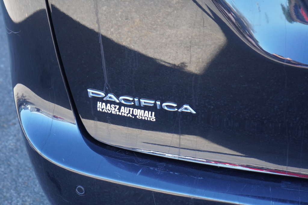 Used 2020 Chrysler Pacifica Limited FWD image 7