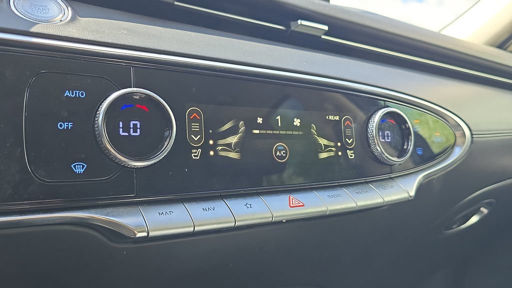 Used 2023 Genesis GV70 2.5T AWD/4WD image 24