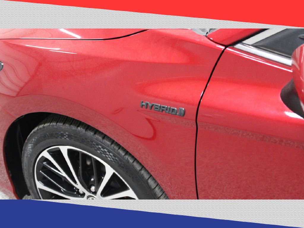 Used 2020 Toyota Camry SE w/ Carpet Mat Package image 33