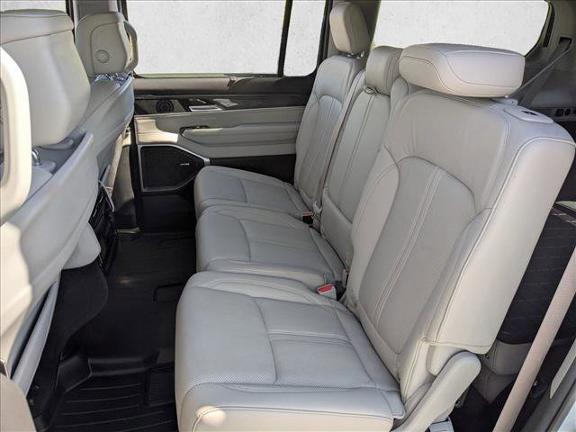 Used 2022 Jeep Wagoneer Series III w/ Convenience Group I AWD/4WD image 19