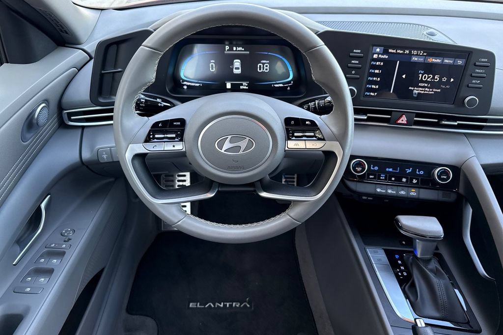 Used 2025 Hyundai Elantra Sport FWD image 11