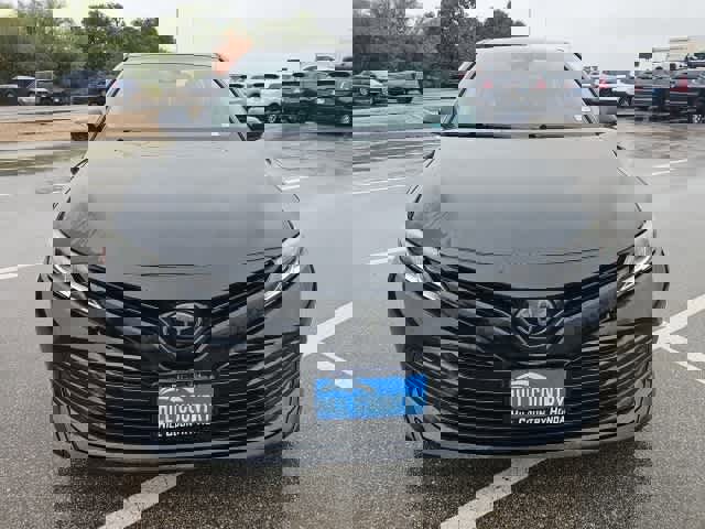 Used 2020 Toyota Camry LE image 2