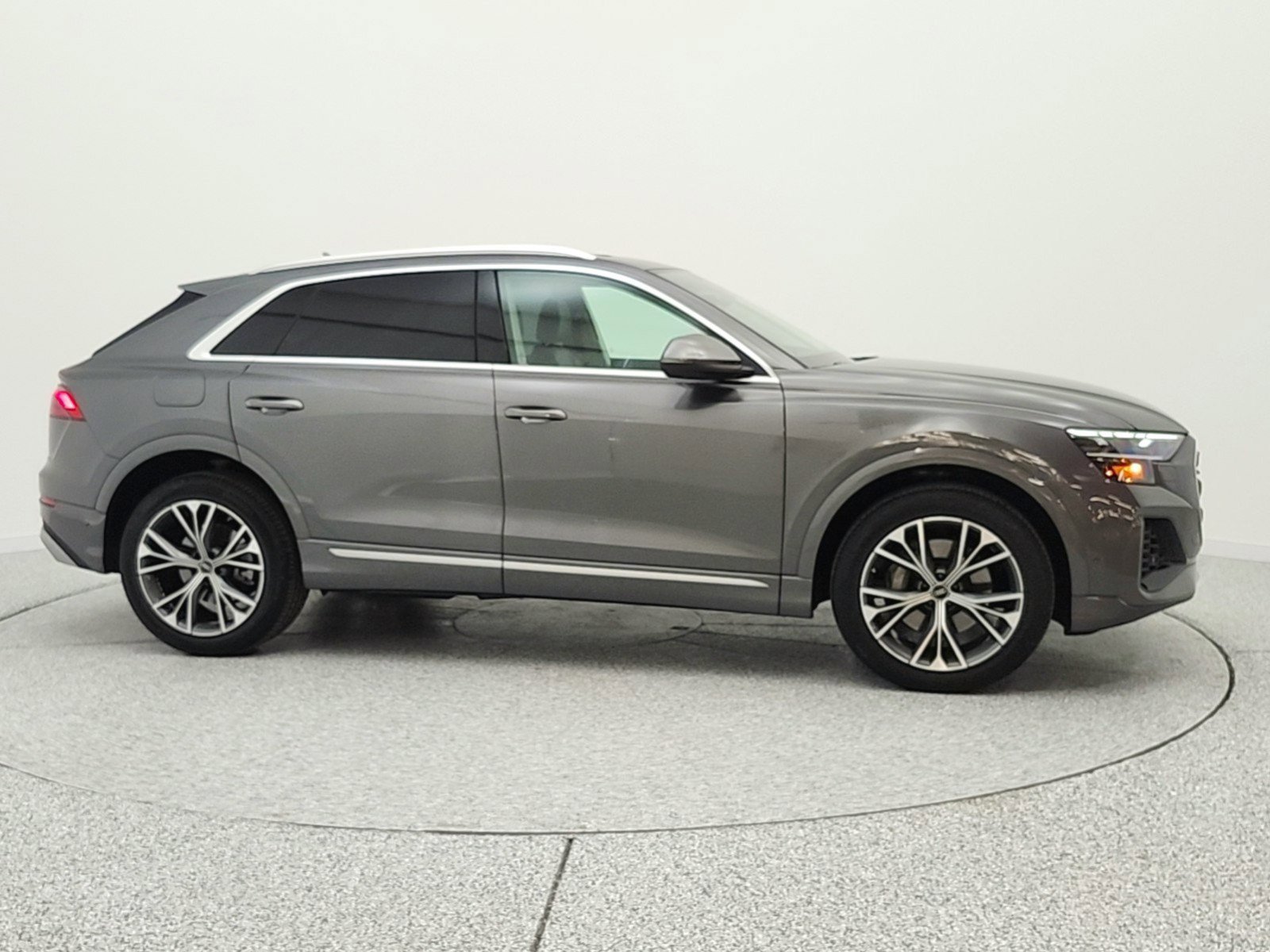 Used 2024 Audi Q8 Premium Plus AWD/4WD image 4
