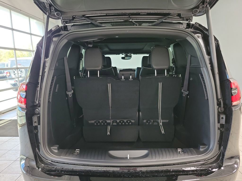 New 2026 Chrysler Pacifica Limited w/ S Appearance Package image 8